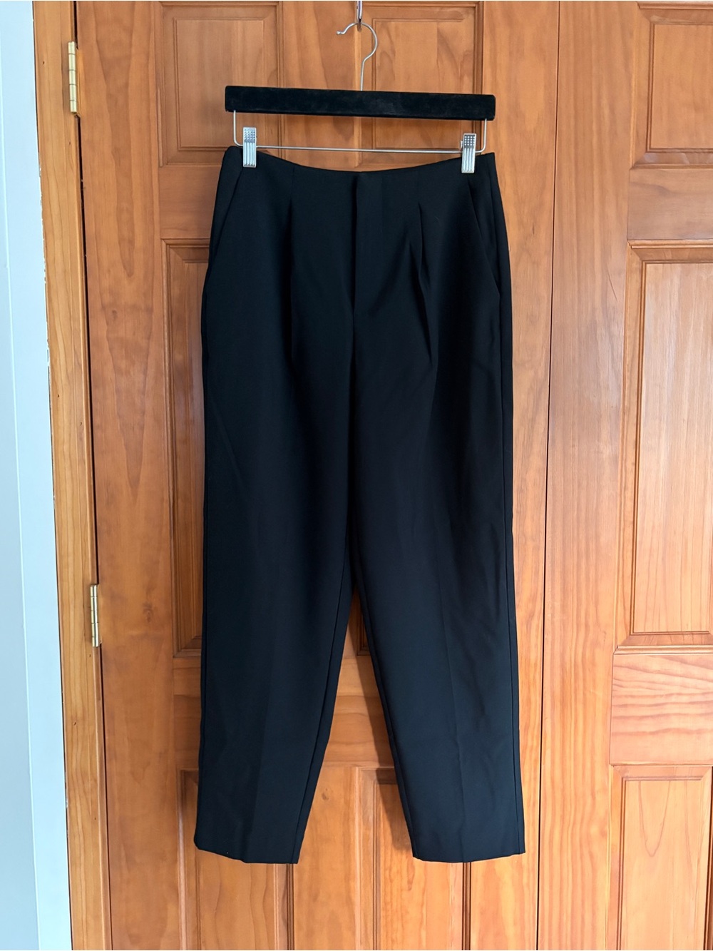 Women's Black Tapered Pleated Dress Pants Size 6